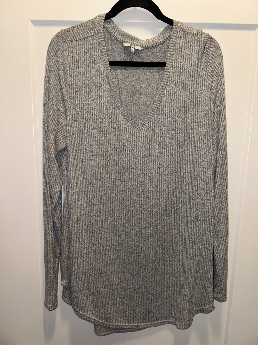 BKE Women's Soft Gray Ribbed V-Neck Tunic Top. XL. Like New!